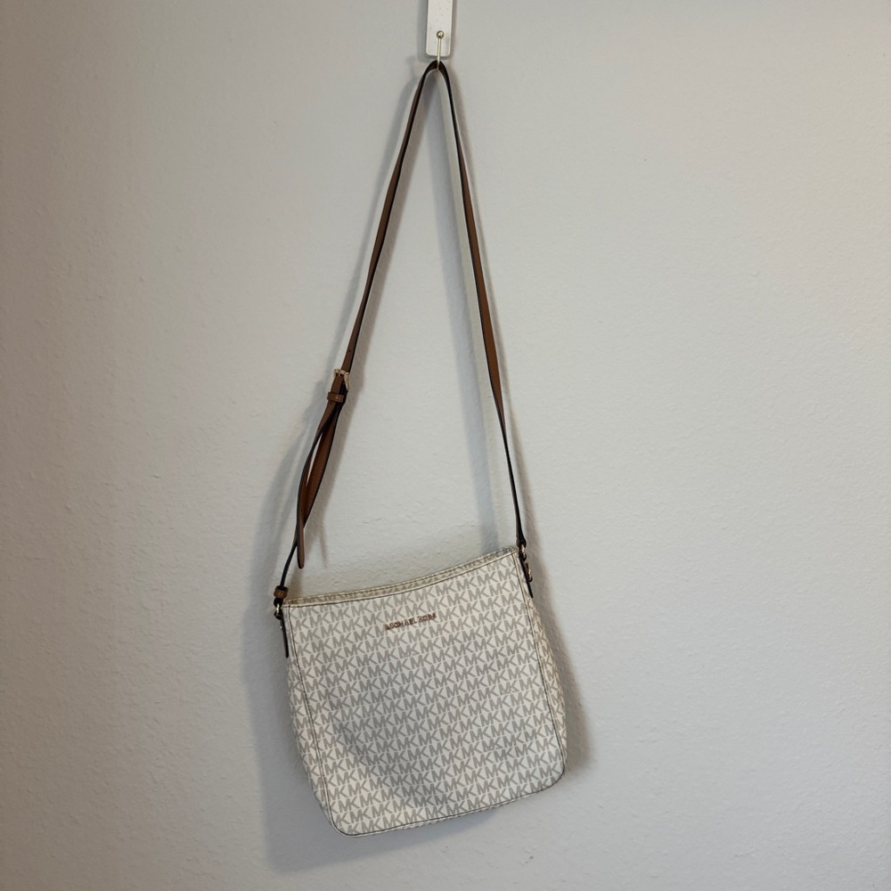 Michael Kors Jetsetter Crossbody - Picture 3 of 6